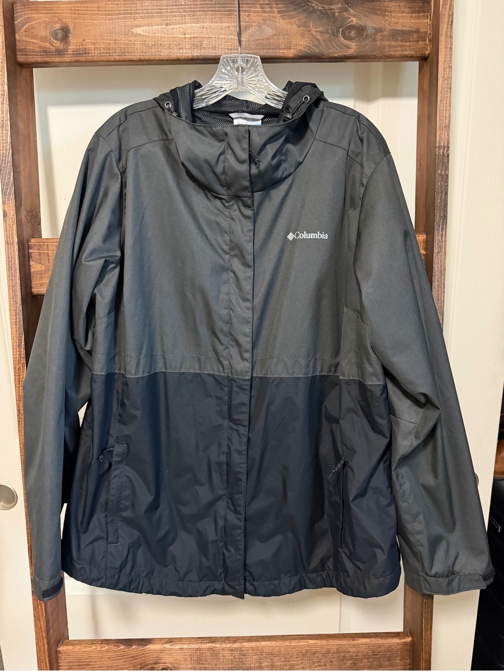Columbia Two-Tone Black Hooded Rain Jacket - Picture 2 of 6